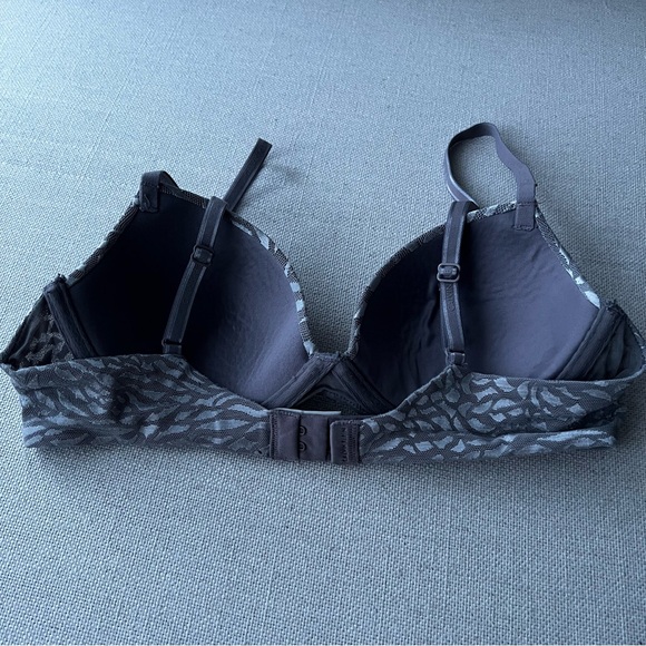 CALVIN KLEIN Powder Pink Satin Zebra Print Bra - Picture 3 of 5